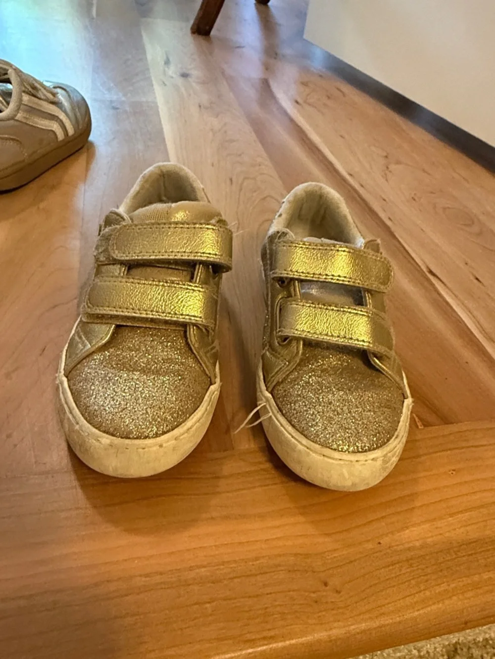Bundle of 4 kids shoes